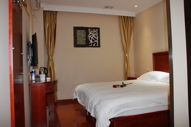 Bedroom 2, GreenTree Inn Shanghai Luojing Express Hotel, Shanghai