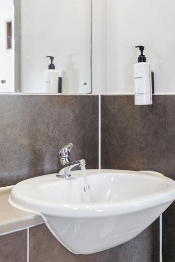 Bathroom 4, The Mitre Hotel Brighton, Brighton and Hove