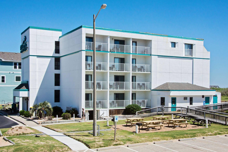 Exterior & Views 2, John Yancey Oceanfront Inn, Dare