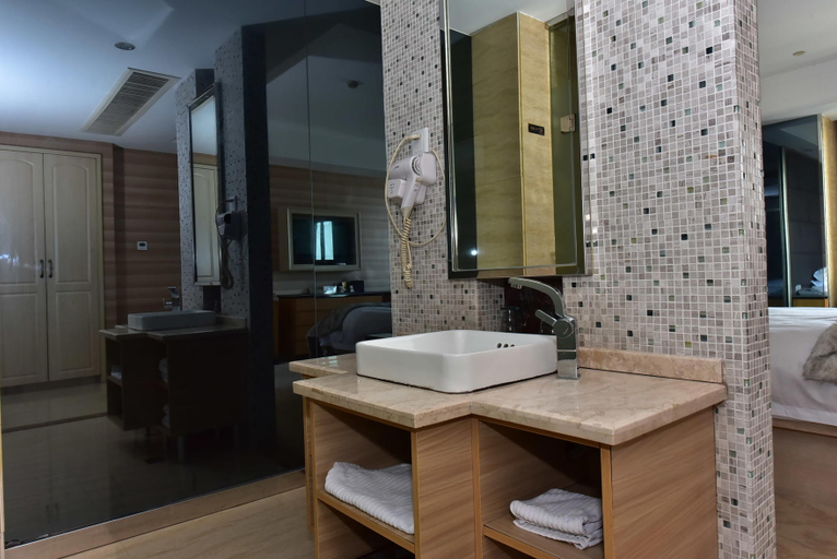 Bathroom 2, Haohui Holiday Hotel, Zhoushan