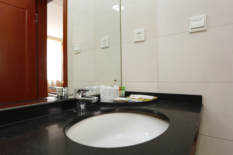 Bathroom 2, Xiangying Business Hotel, Benxi