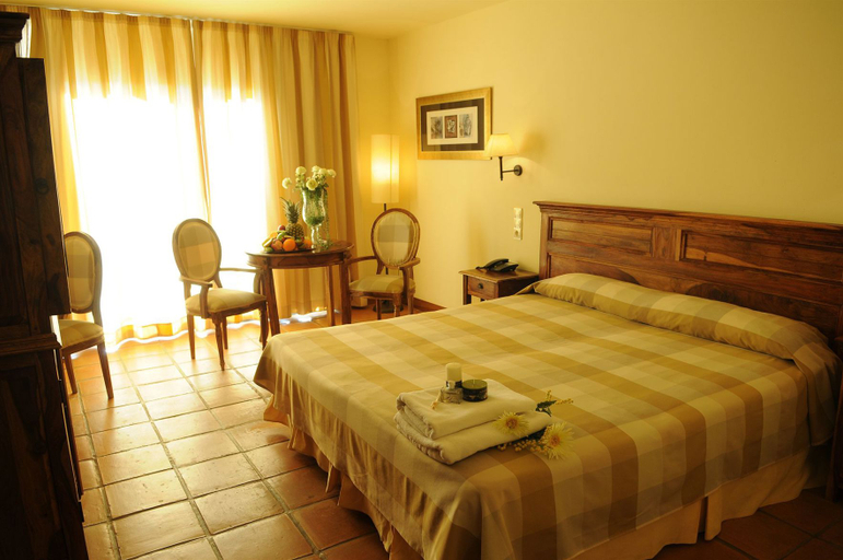 Bedroom 3, La Figuerola Hotel & Restaurant, Tarragona
