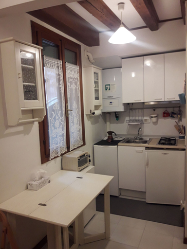 Private kitchen, Casa sant'Apollonia, Venezia