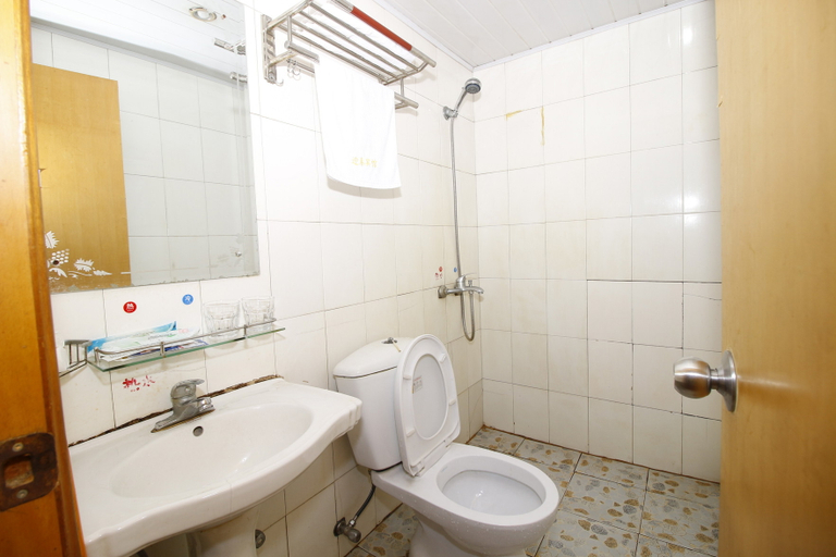 Bathroom, Yingchun Hotel, Ningbo