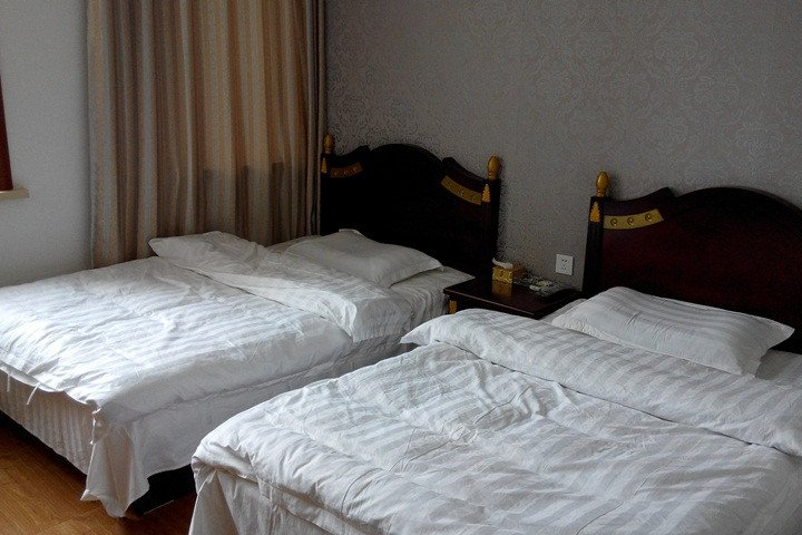 Bedroom 2, Yiming Hotel, Dalian