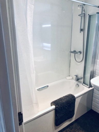 Bathroom 2, The Juniperlea Inn, Midlothian