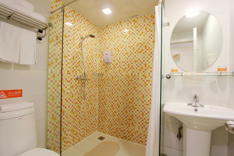 Bathroom 3, Home Inn Qingdao May Fourth Square Olympic Sailing Center, Qingdao
