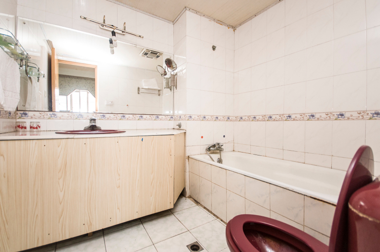 Bathroom 4, Juxianzi Hotel, Jiaxing