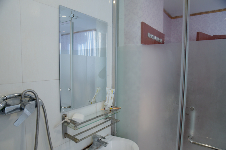 Bathroom 2, Jialeyuan Hotel, Beijing