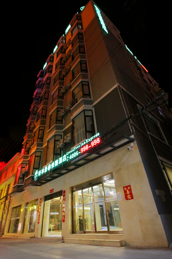 Exterior & Views