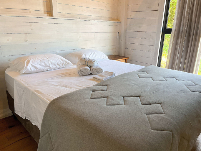 Room 3, Luxury Chalet Retreat With Jacuzzi & Fireplace, Itajaí