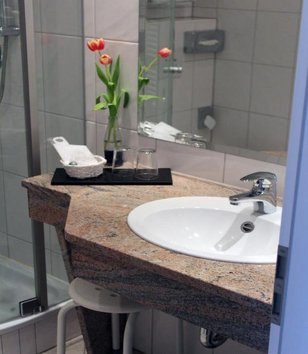 Bathroom 2, アルトシュタットホテル アム パッハ(Altstadthotel der Patrizier), Regensburg