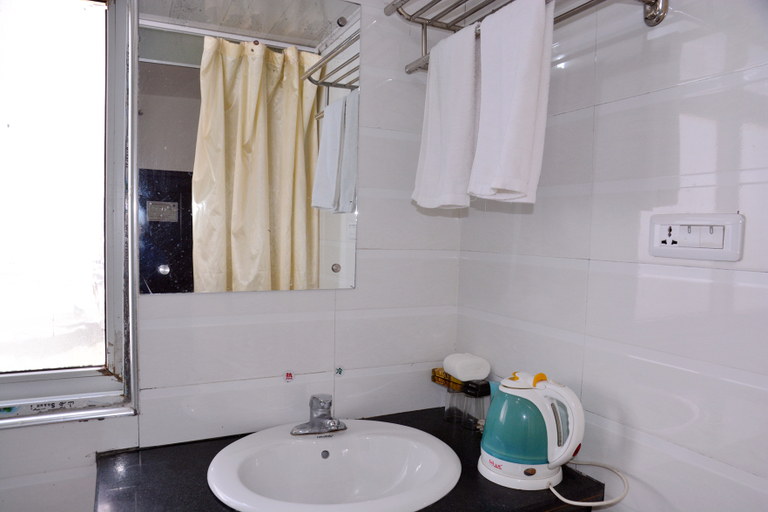 Bathroom 2, Yuannong Houdao Inn, Shiyan