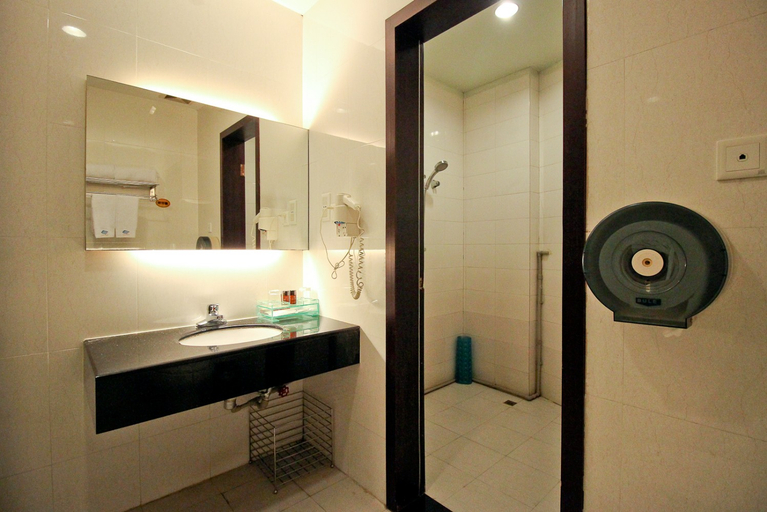 Bathroom 4, New Traders Hotel, Shenzhen