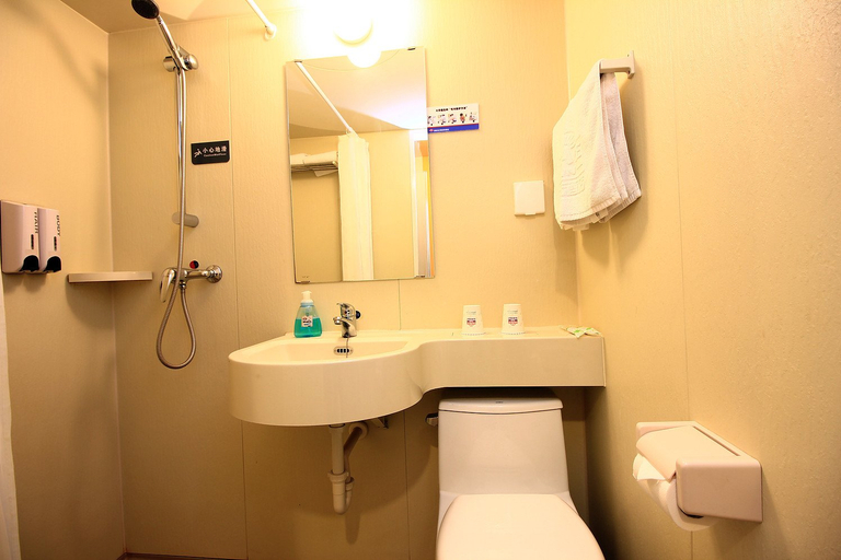 Bathroom 2, Grace Inn (Rizhao Haiqu Road and RT-Mart Branch), Rizhao