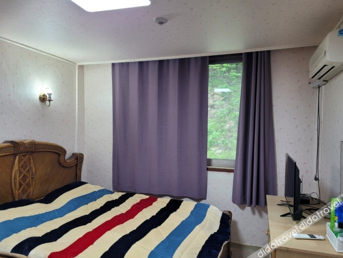 Bedroom 4, Donghae Gallery Haus, Donghae