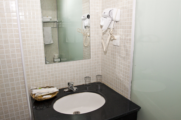 Bathroom 5, Yifeng Hotel, Shanghai