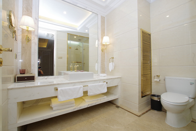 Bathroom 2, Lanbo Liangshan Hotel, Lanzhou