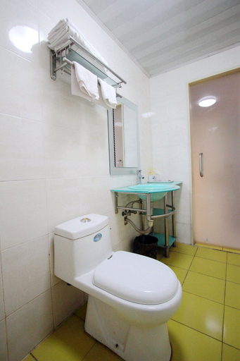 Bathroom, Luansheng Hostel, Nanjing