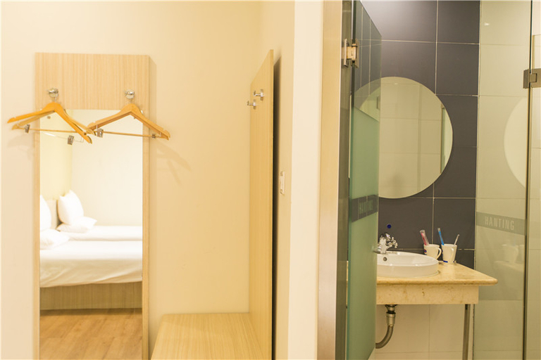 Bathroom 2, HanTing Hotel (Suzhou Panli Road Subway Station), Suzhou