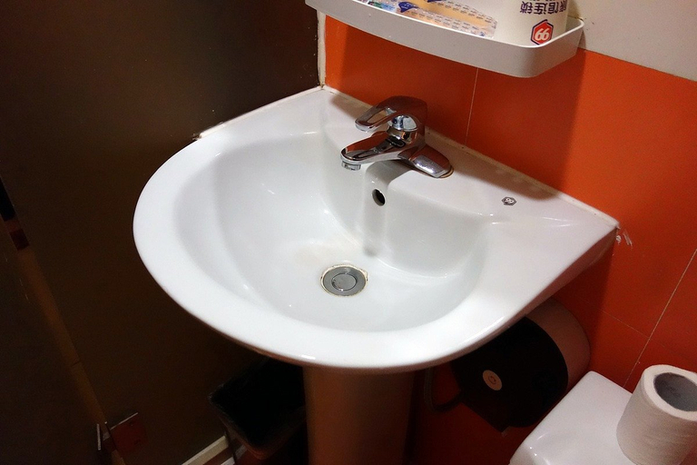 Bathroom 2, 99 Inn Shanghai Guoquan Road Station, Shanghai
