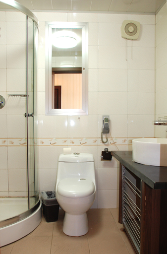 Bathroom 2, New-Mart Hotel, Mudanjiang