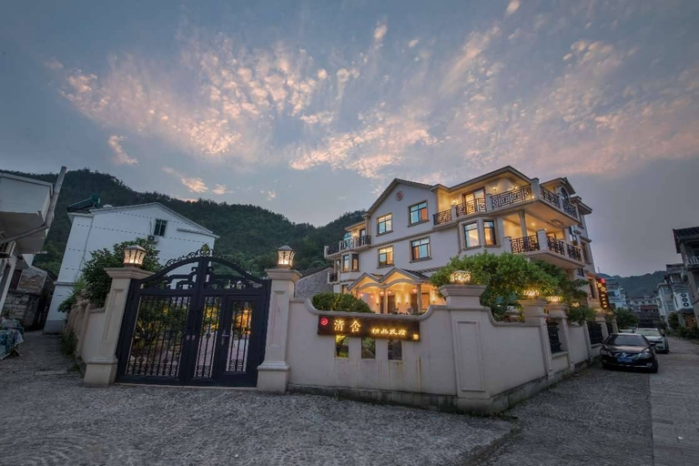 Exterior & Views