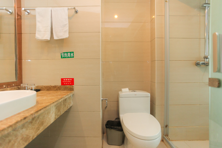 Bathroom 3, GreenTree Inn Suqian Suyu District Red Star Macalline, Suqian