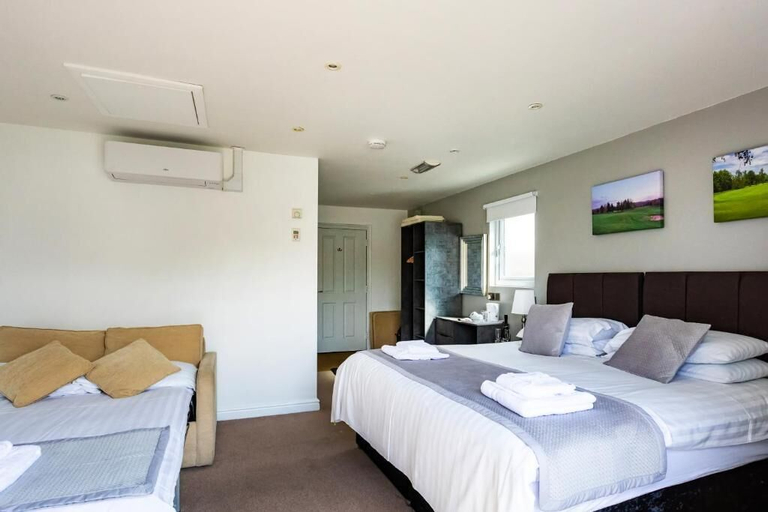 Bedroom 2, The Vale Golf and Country Club, Worcestershire