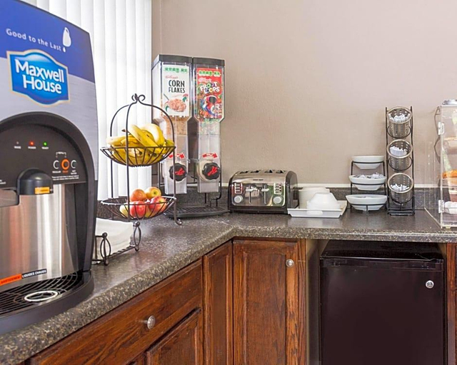 Food & Drinks, Rodeway Inn & Suites Williamsburg, James City