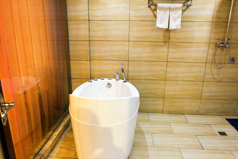 Bathroom 1, Set Chain Hotel (Jingmen Longting), Jingmen