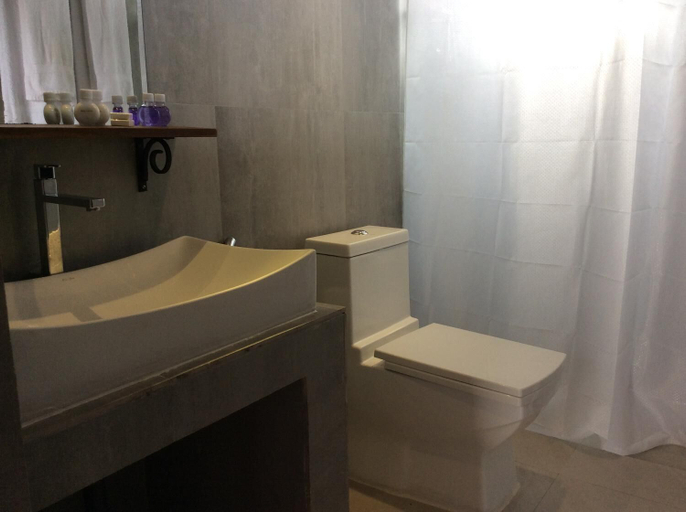 Bathroom 2, Haggai - Tourist Bangalow, Thimbirigasyaya