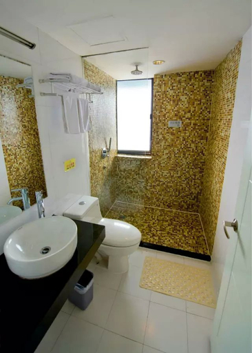 Bathroom, GreenTree Sunshine Holiday Hotel (Nanchang Bayi Square First Affiliated Hospital), Nanchang