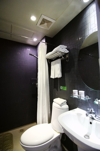 Bathroom 2, Hanting Hotel Qingdao Railway Station West Square, Qingdao