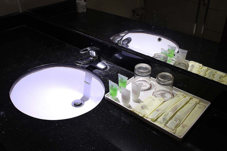 Bathroom 3, Shenzhen Asia Yue Hotel(Bao'an Central Stadium Fanshen Subway Station Store), Shenzhen