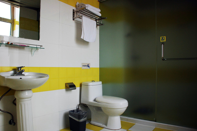 Bathroom 3, Starway Hotel Mudanjiang Railway Station, Mudanjiang