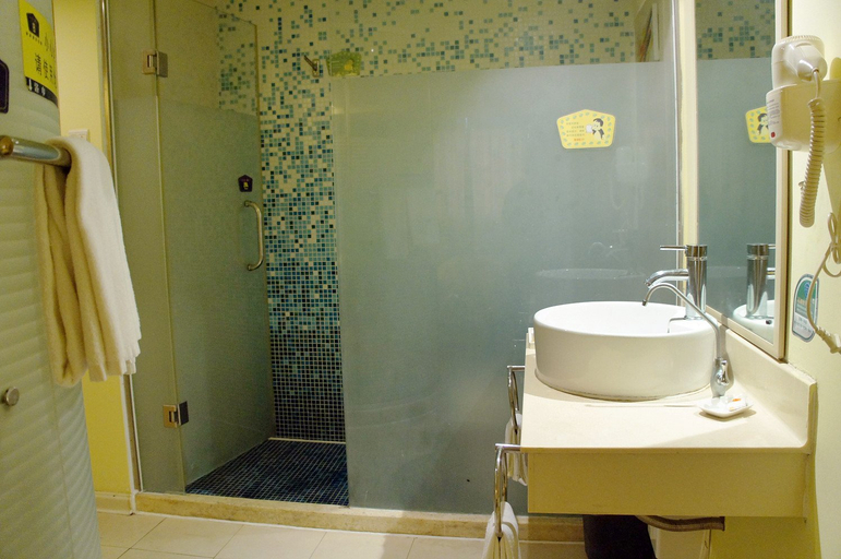 Bathroom 2, ホームイン プラスホテル（チワン）, Nanning