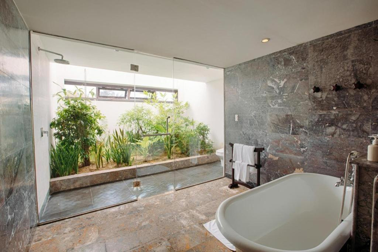 Bathroom, Lapochine Beach Resort (Formerly Ana Mandara Hue), Phú Vang