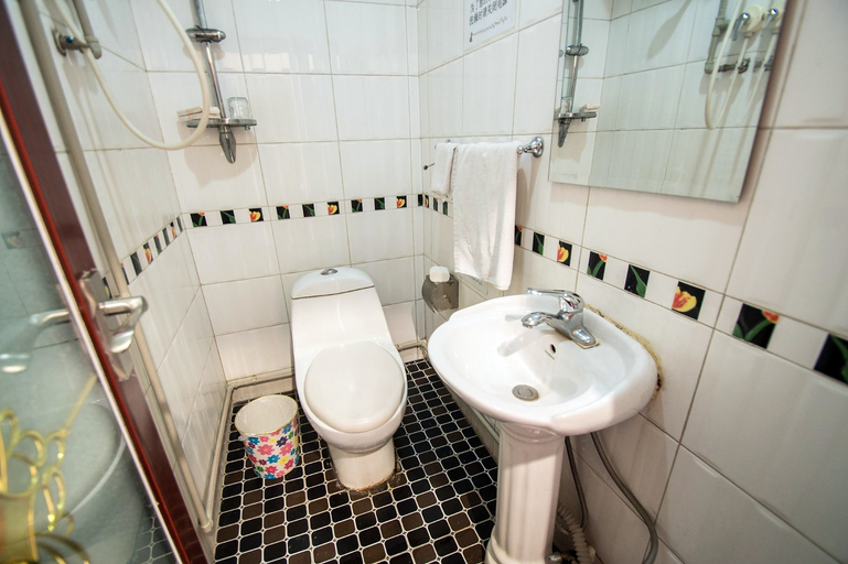 Bathroom 2, Huanju Yitang Hotel, Beijing