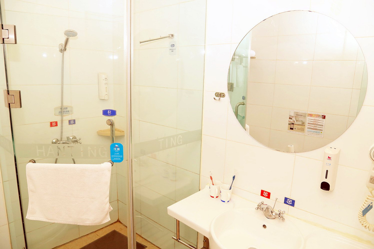 Bathroom 2, Hanting Hotel (Urumqi Xiaoxigou), Ürümqi