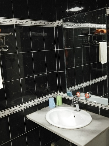 Bathroom 5, Xinhui Hostel, Chongqing