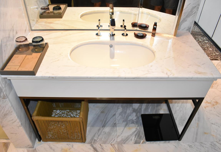 Bathroom, Dou Yun Guipin World Hotel, Qiannan Buyei and Miao