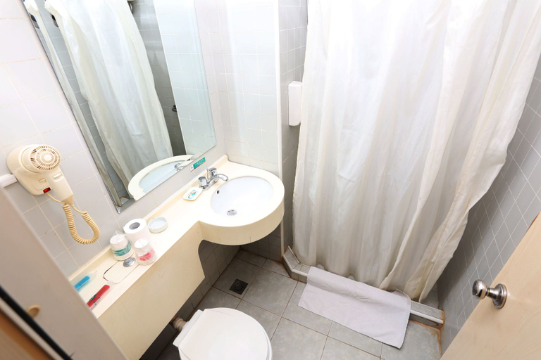 Bathroom 5, Jinjiang Inn (Nanjing Xinjiekou), Nanjing