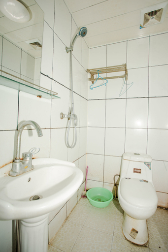 Bathroom 3, Xingqitian Hotel, Qingdao