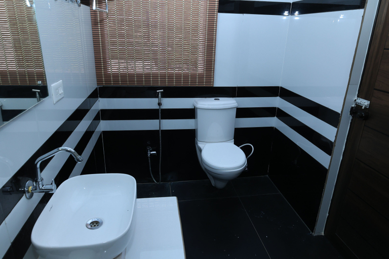 Bathroom 3, Iyer Square, Palakkad