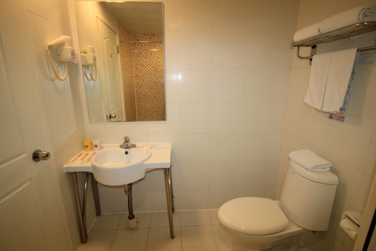 Bathroom 2, Homeinn Selected Hotel (Haiyang Xinyuan Square), Yantai