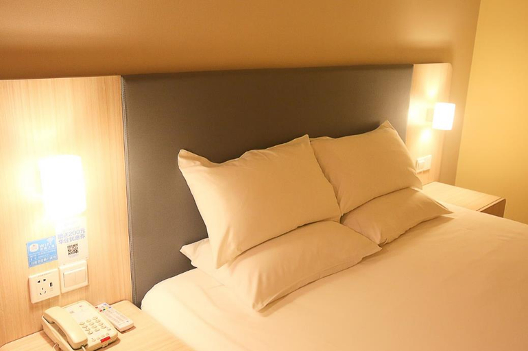 Bedroom, Hanting Hotel (Turpan Xihuan North Road), Turfan