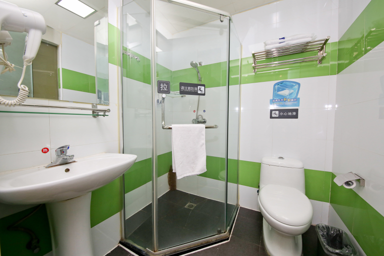 Bathroom 4, 7 Days Inn Xi'an Railway Station, Xi'an
