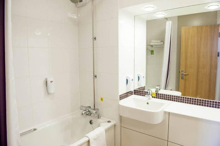 Bathroom 3, Rugby North (M6 Jct1), Warwickshire