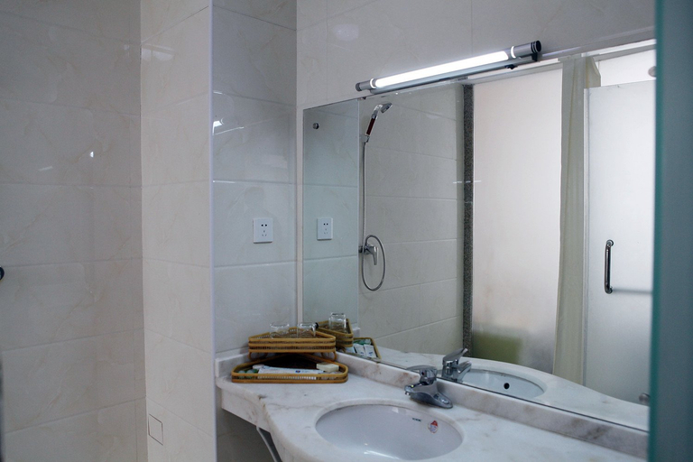 Bathroom 3, GreenTree Inn Express Hotel (Beijing Fangshan District Government Longhu Tianjie), Beijing